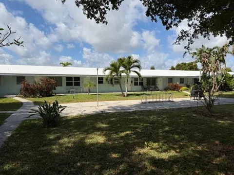 3801 NE 22nd Terrace #12