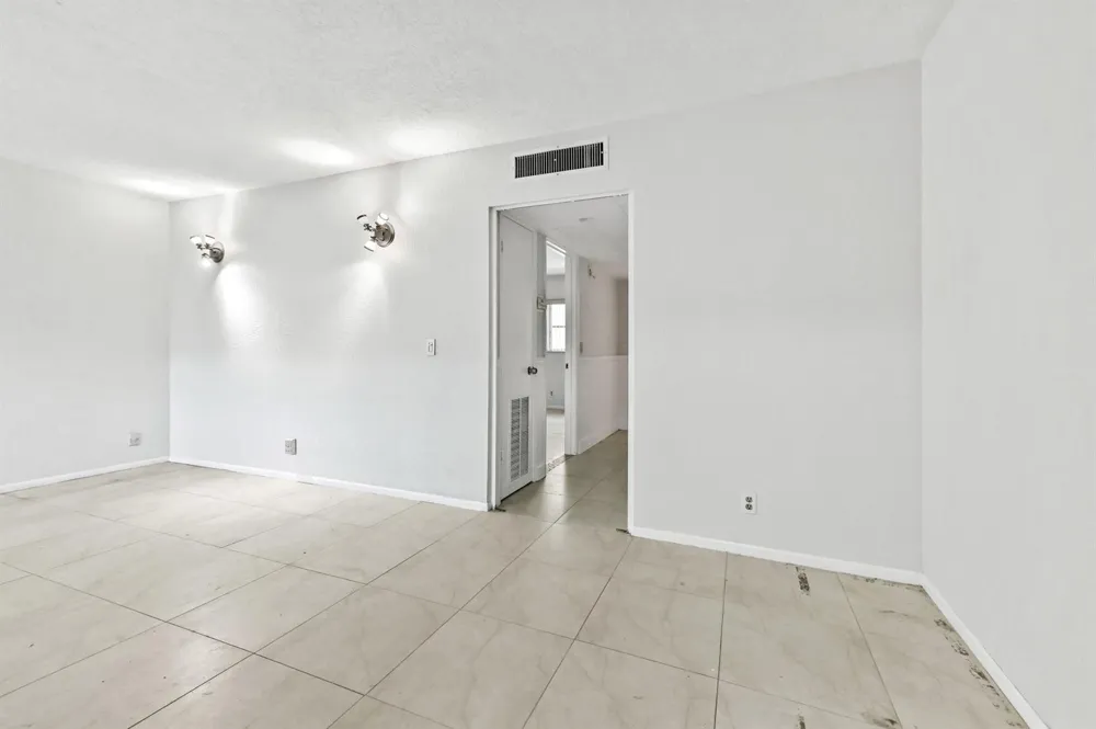 240 Croton Avenue #102 Lantana, FL 33462