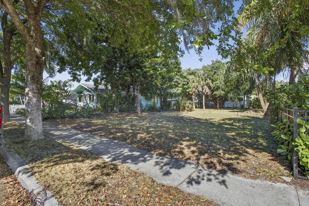 427 32nd Street West Palm Beach, FL 33407