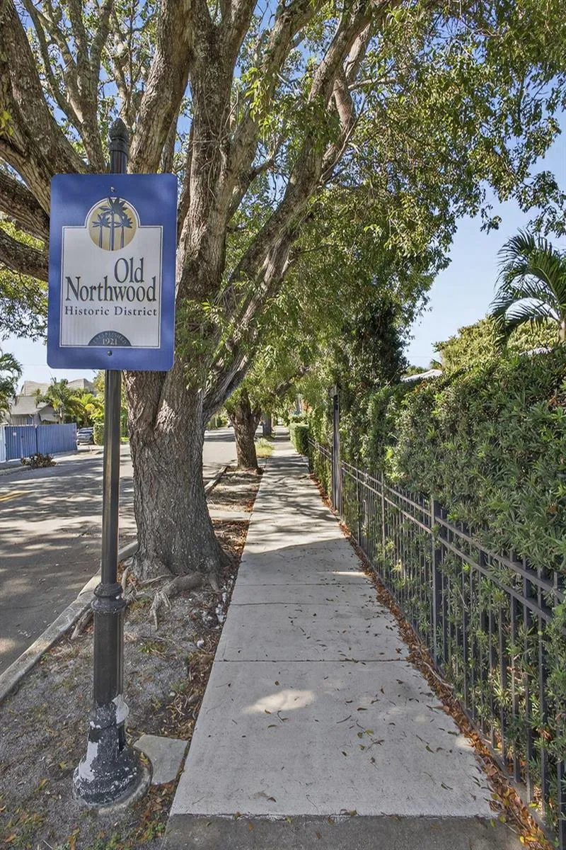 427 32nd Street West Palm Beach, FL 33407