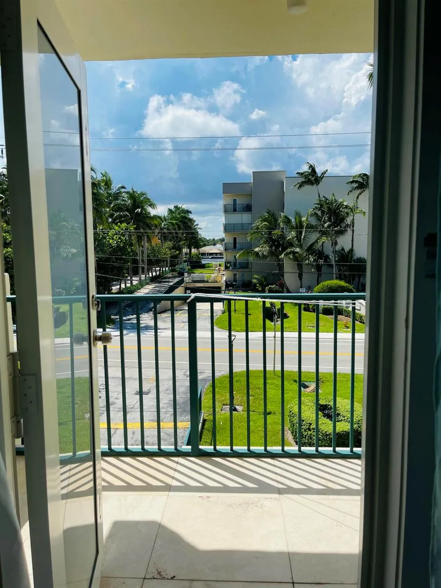 1237 Hillsboro Mile #302 Hillsboro Beach, FL 33062