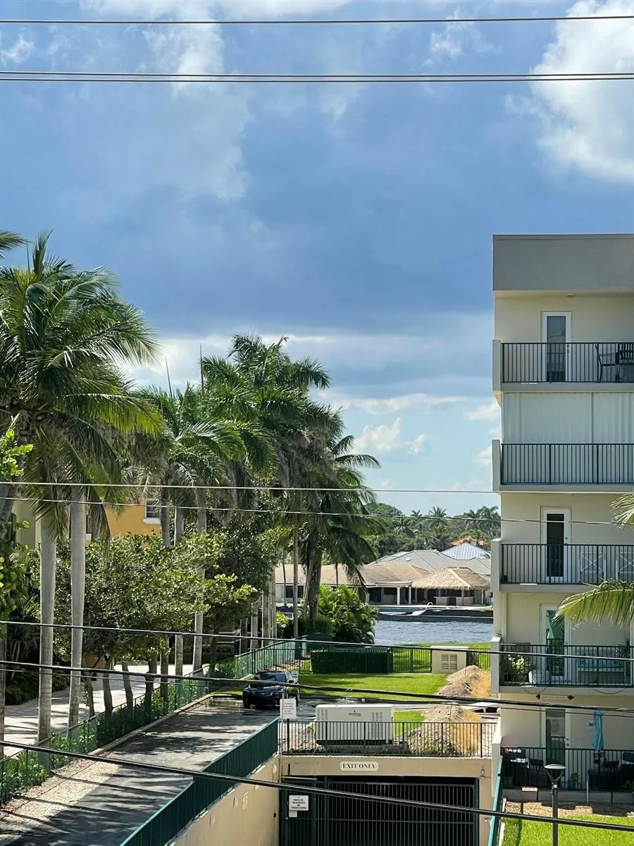 1237 Hillsboro Mile #302 Hillsboro Beach, FL 33062