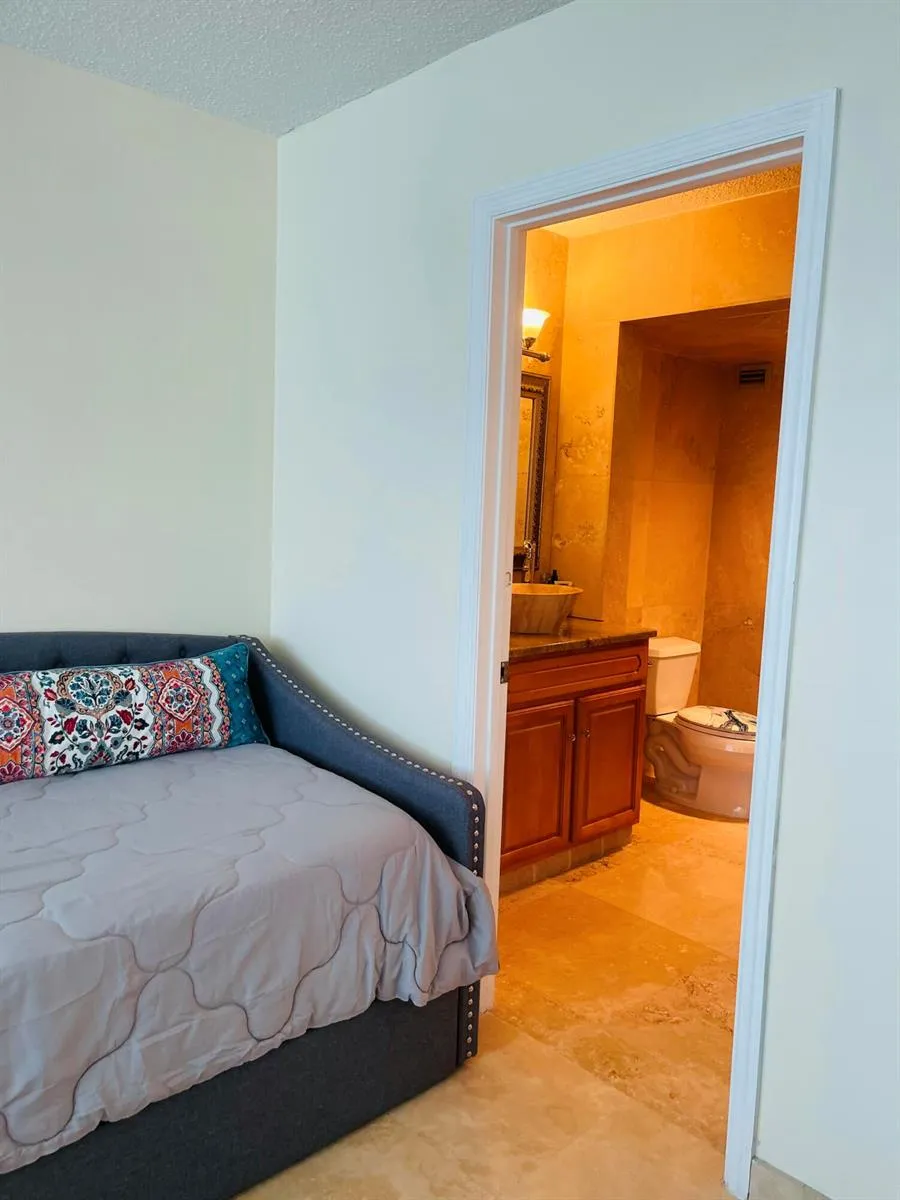1237 Hillsboro Mile #302 Hillsboro Beach, FL 33062