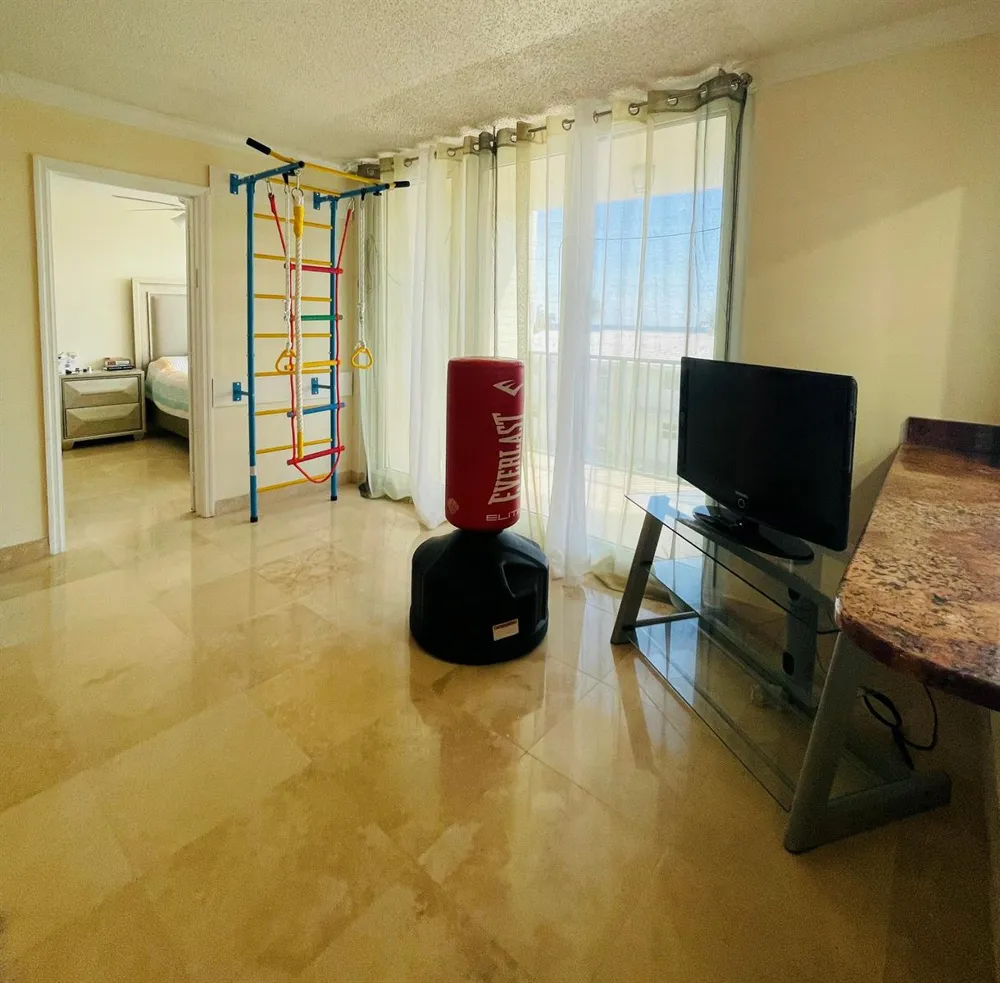 1237 Hillsboro Mile #302 Hillsboro Beach, FL 33062