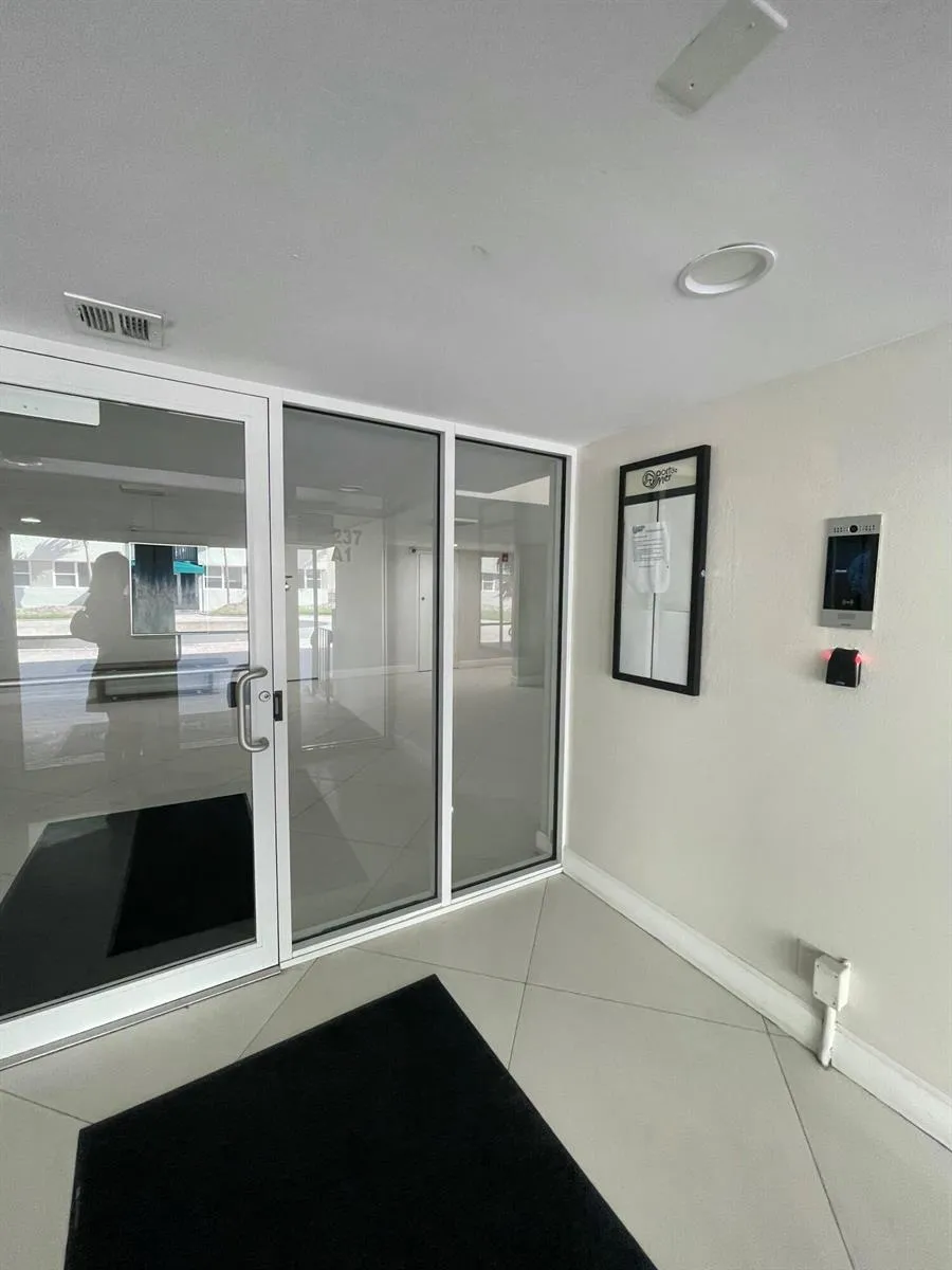 1237 Hillsboro Mile #302 Hillsboro Beach, FL 33062