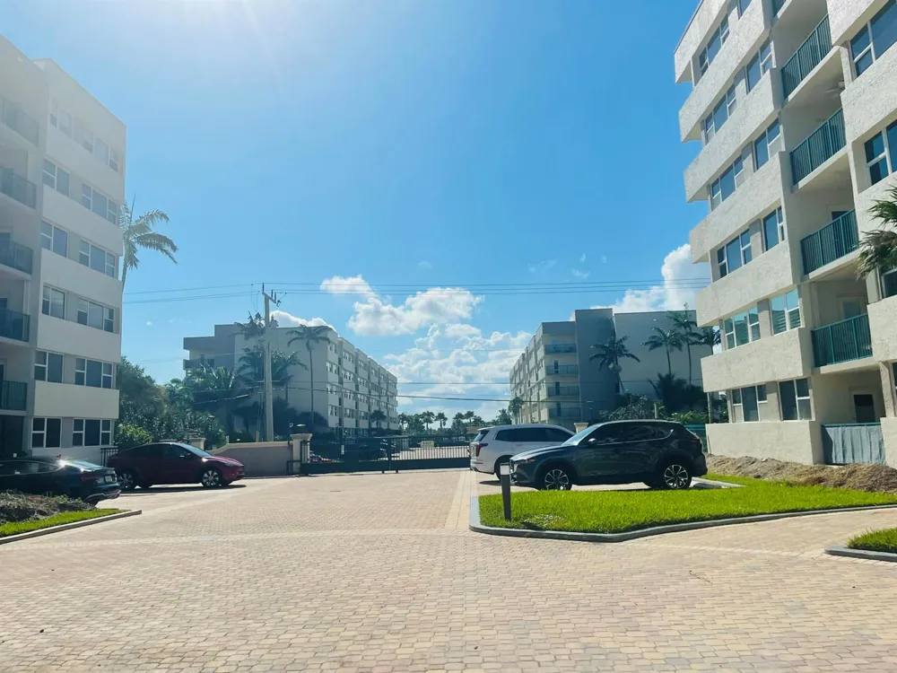 1237 Hillsboro Mile #302 Hillsboro Beach, FL 33062