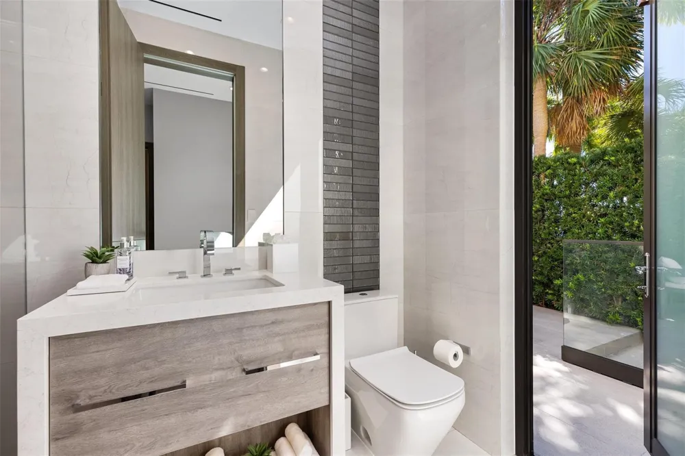 816 Riviera Isle Drive Fort Lauderdale, FL 33301