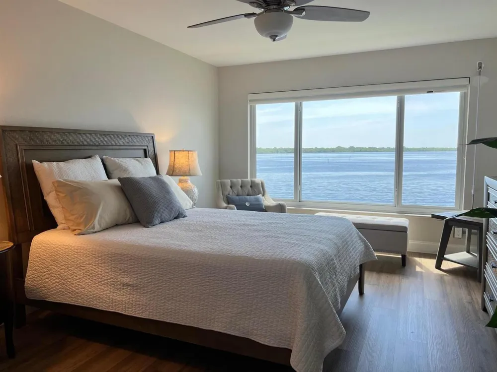 52 Yacht Club Drive #308 North Palm Beach, FL 33408
