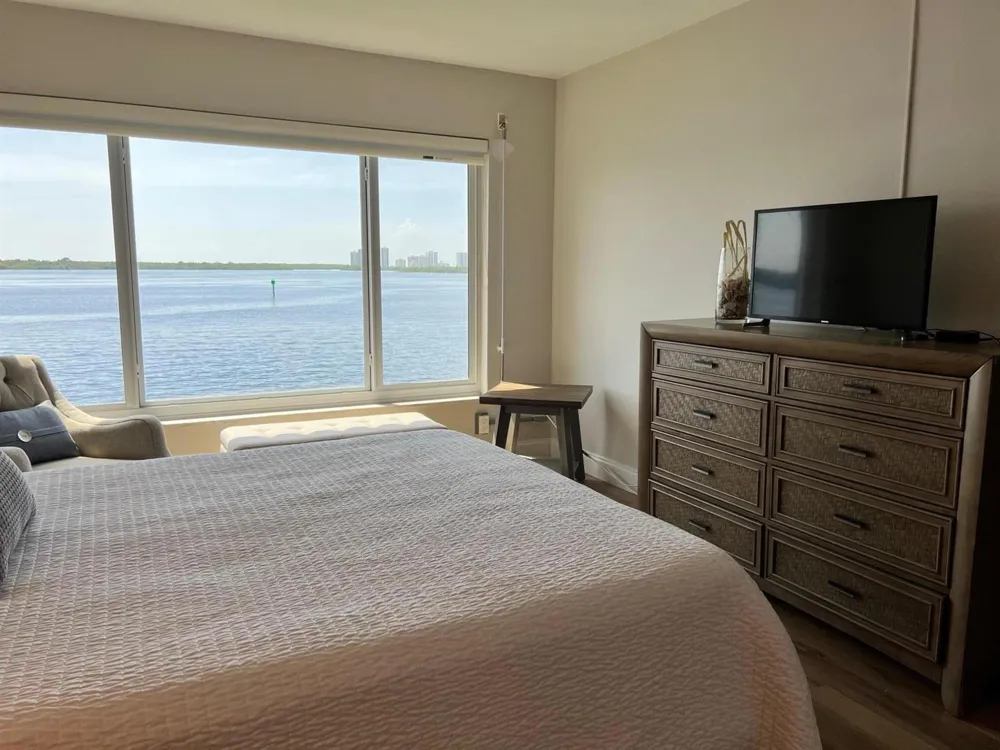 52 Yacht Club Drive #308 North Palm Beach, FL 33408