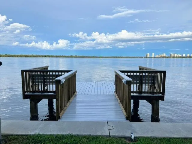 52 Yacht Club Drive #308 North Palm Beach, FL 33408