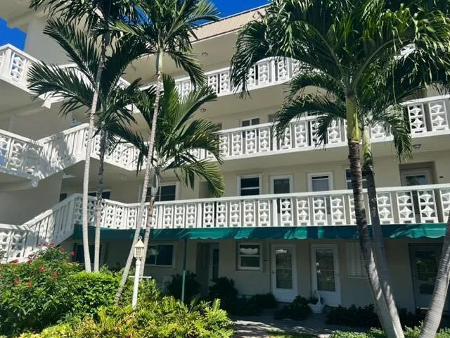52 Yacht Club Drive #308 North Palm Beach, FL 33408