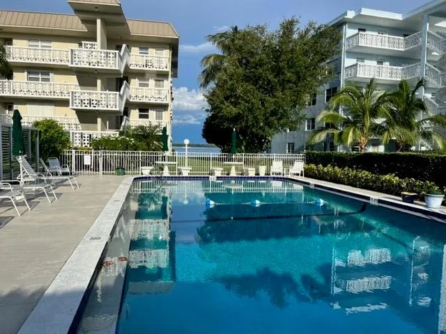 52 Yacht Club Drive #308 North Palm Beach, FL 33408