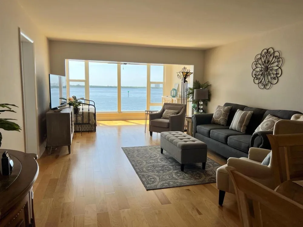 52 Yacht Club Drive #308 North Palm Beach, FL 33408