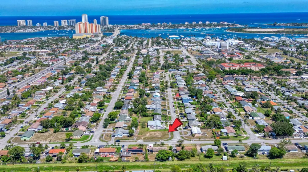 398 W 23rd Street Riviera Beach, FL 33404