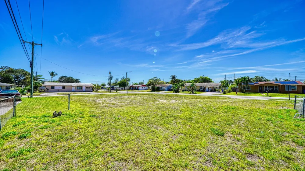 398 W 23rd Street Riviera Beach, FL 33404