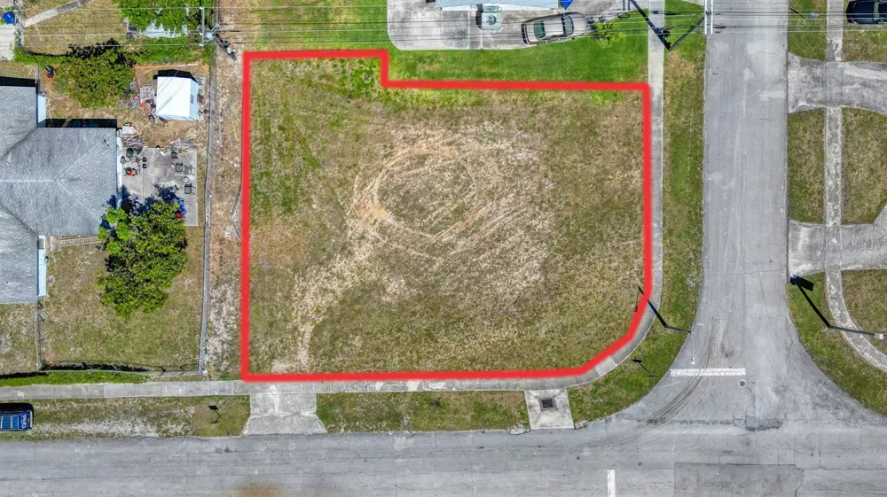 398 W 23rd Street Riviera Beach, FL 33404