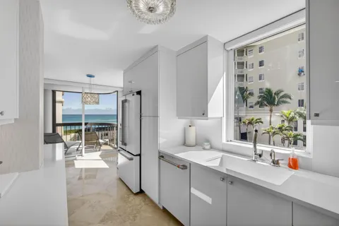 5380 Ocean Drive #3b