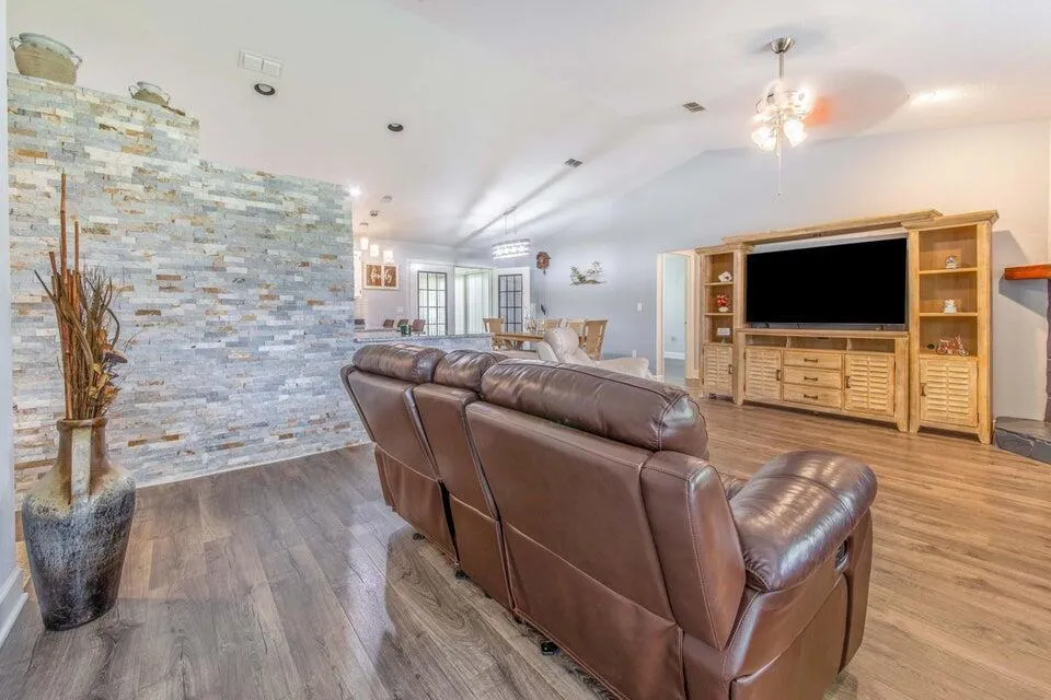 910 Liberty Lane 