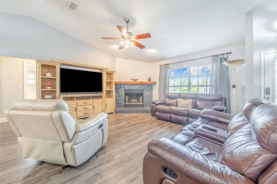 910 Liberty Lane 