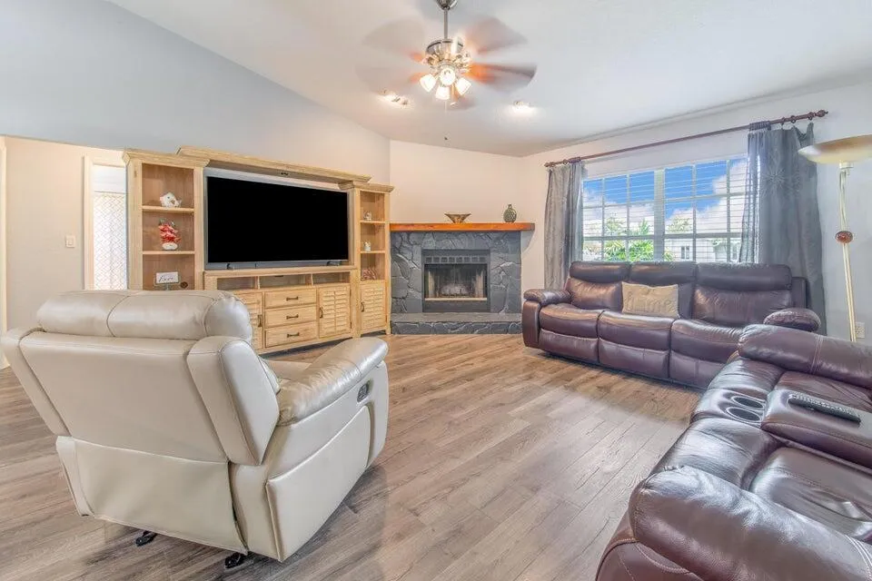 910 Liberty Lane 