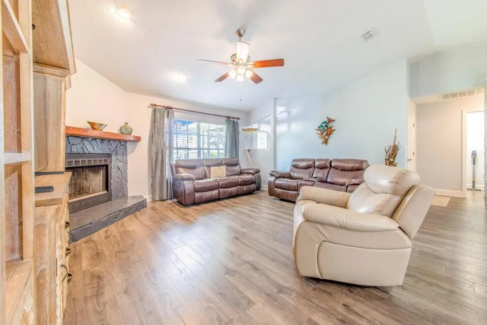 910 Liberty Lane 