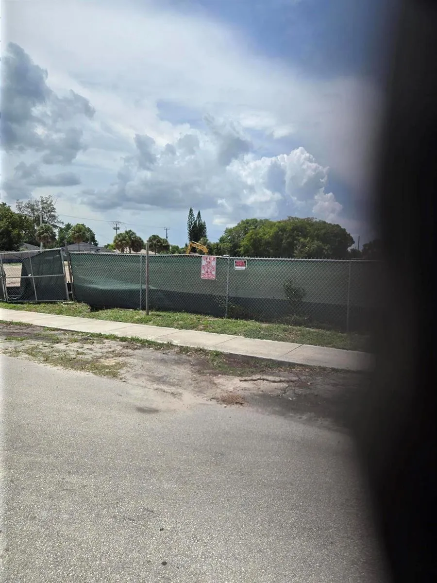 2014 NW 28th Street Oakland Park, FL 33311