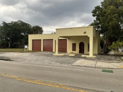 3712 S Olive Ave