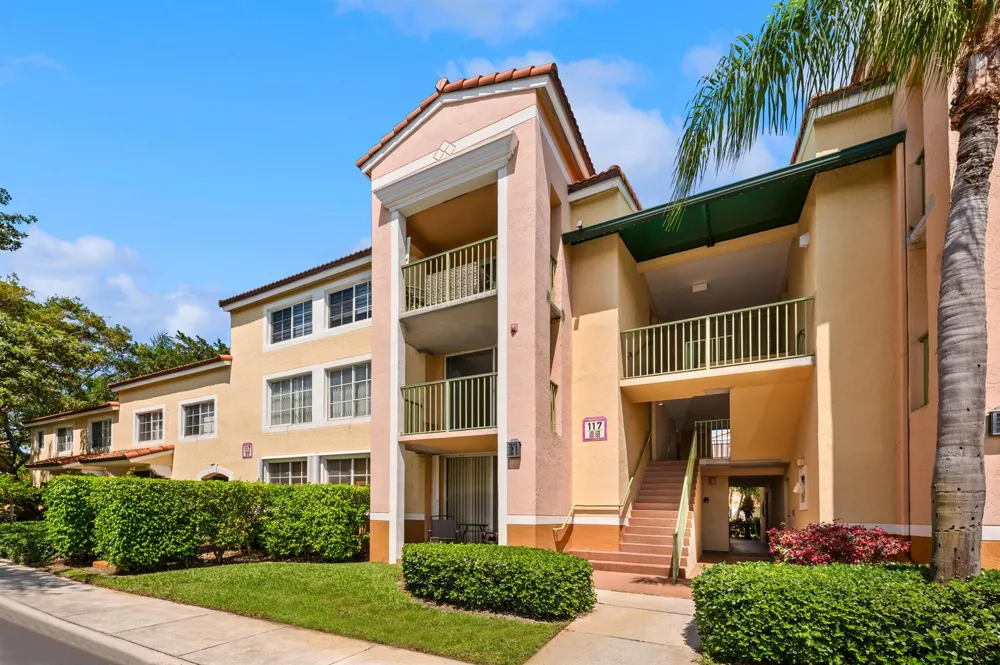 117 Yacht Club Way #205 Hypoluxo, FL 33462