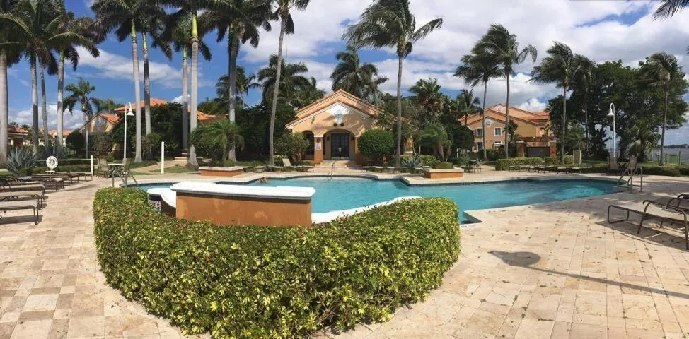 117 Yacht Club Way #205 Hypoluxo, FL 33462