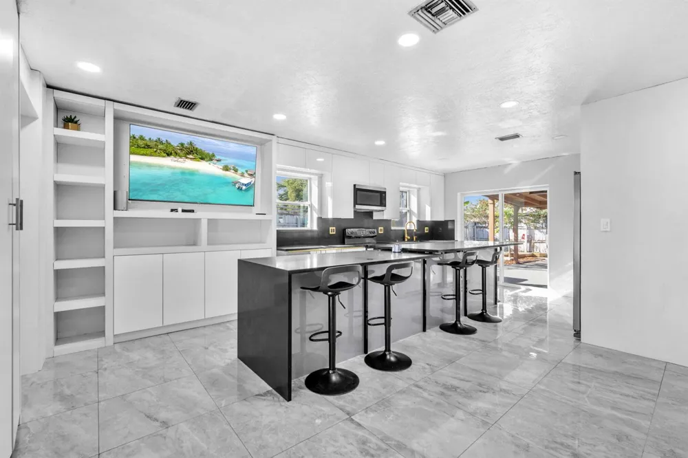 7151 Taft Street Hollywood, FL 33024