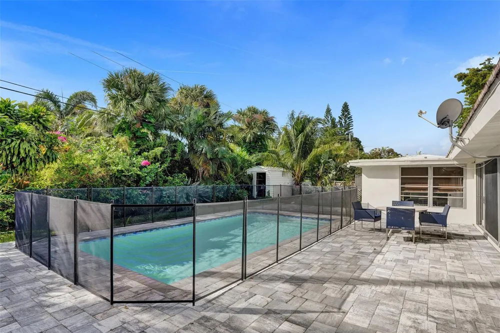260 Allenwood Drive Lauderdale By The Sea, FL 33308