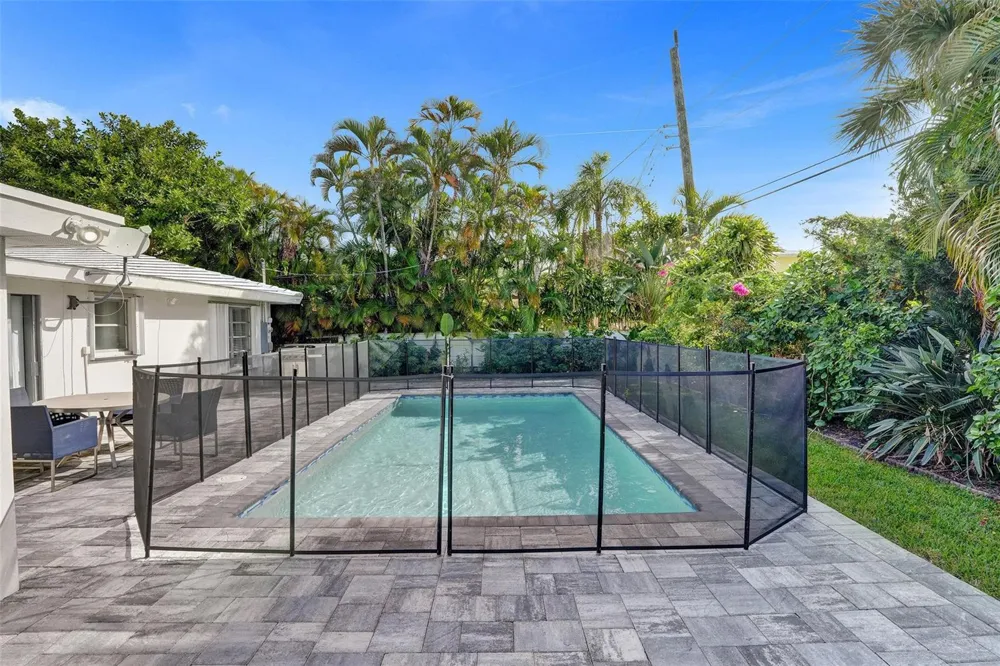 260 Allenwood Drive Lauderdale By The Sea, FL 33308