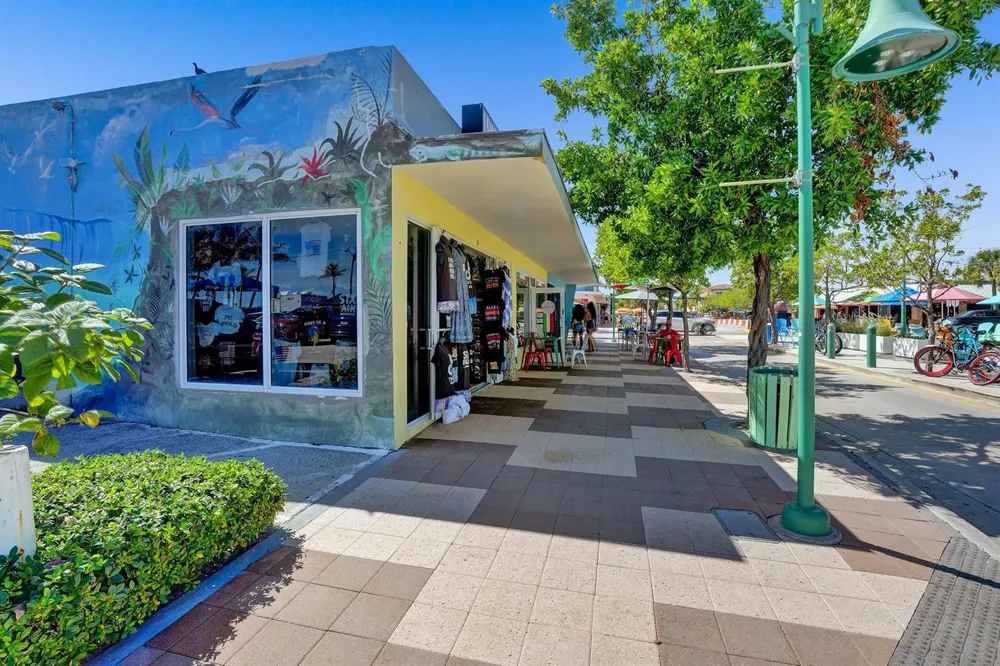 260 Allenwood Drive Lauderdale By The Sea, FL 33308