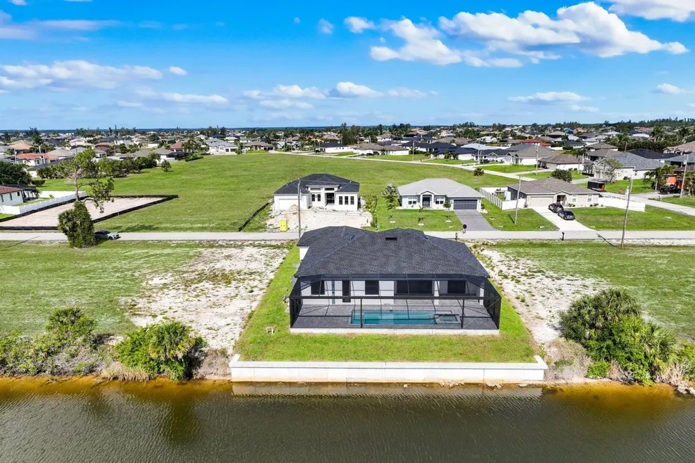 1925 NW 34th Place Cape Coral, FL 33993