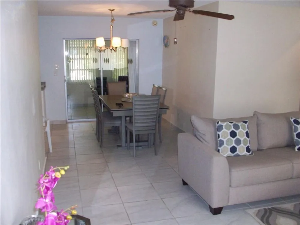 5039 NW 42 STREET Lauderdale Lakes, FL 33319
