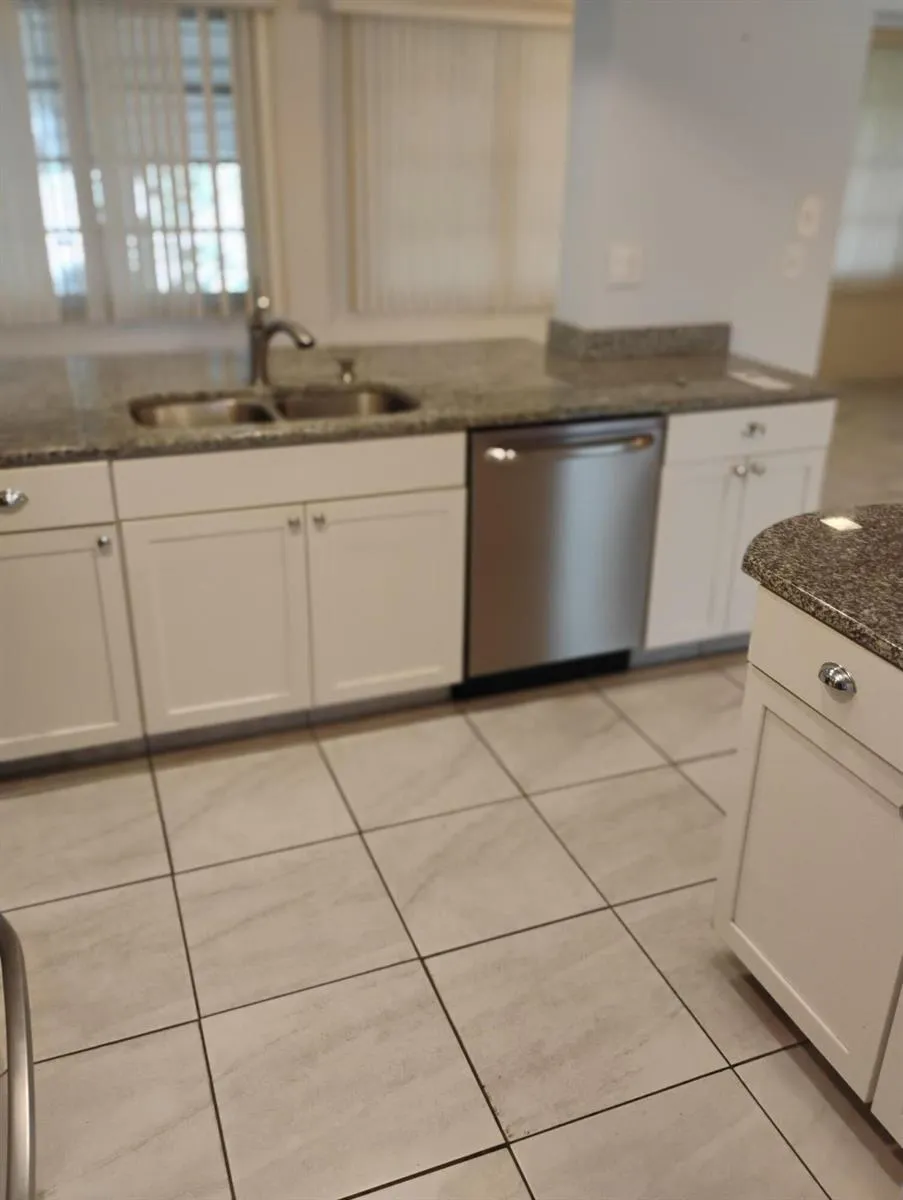 5039 NW 42 STREET Lauderdale Lakes, FL 33319