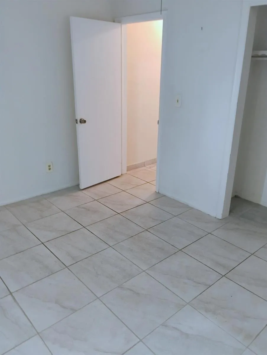 5039 NW 42 STREET Lauderdale Lakes, FL 33319