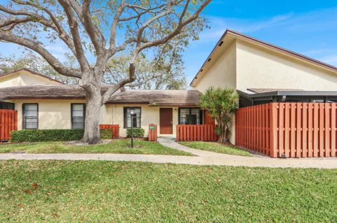 8091 SE Villa Circle