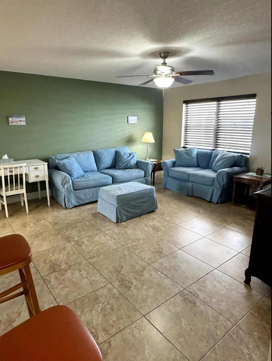 801 Hummingbird Way #201 North Palm Beach, FL 33408