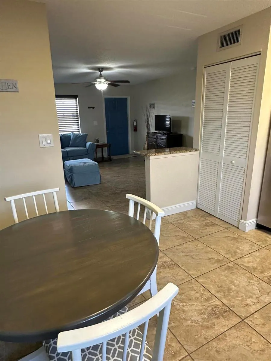 801 Hummingbird Way #201 North Palm Beach, FL 33408