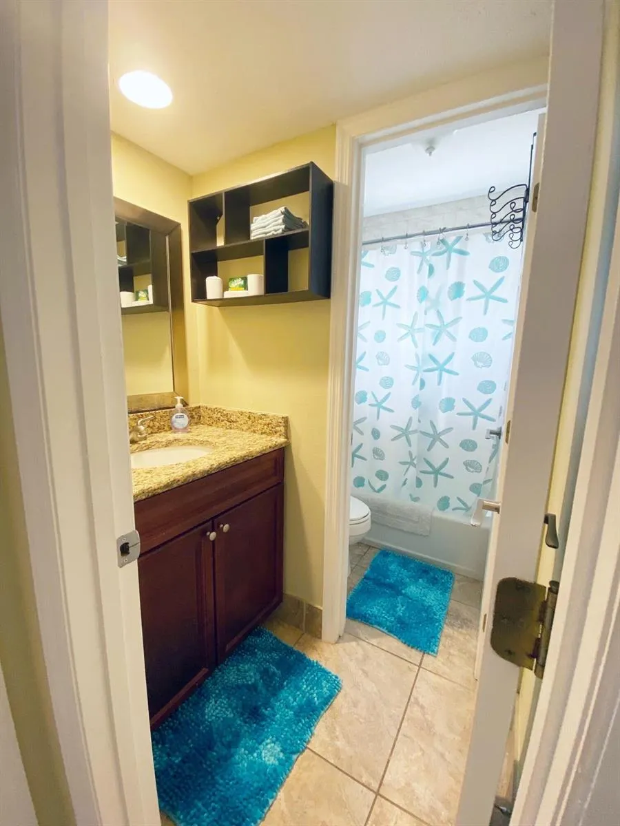 801 Hummingbird Way #205 North Palm Beach, FL 33408
