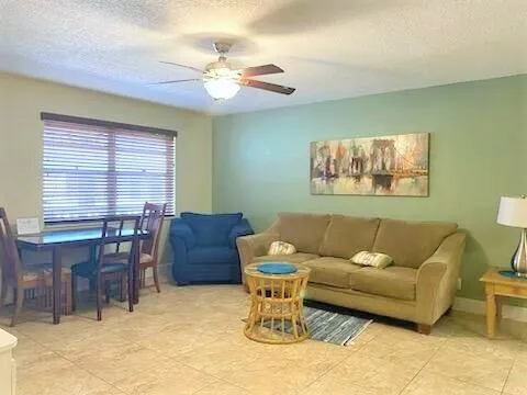 801 Hummingbird Way #205 North Palm Beach, FL 33408