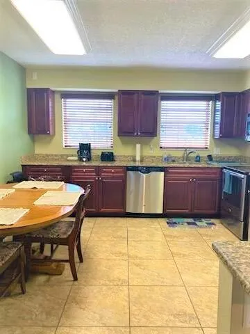 801 Hummingbird Way #205 North Palm Beach, FL 33408