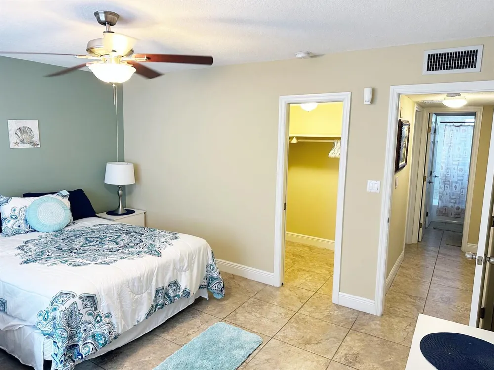 801 Hummingbird Way #104 North Palm Beach, FL 33408