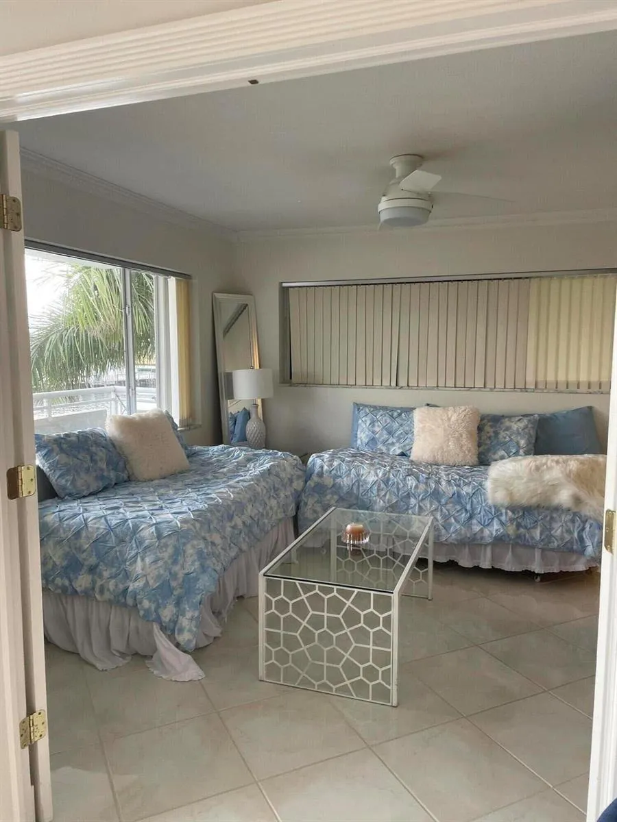 1198 Hillsboro Mile #302 Hillsboro Beach, FL 33062