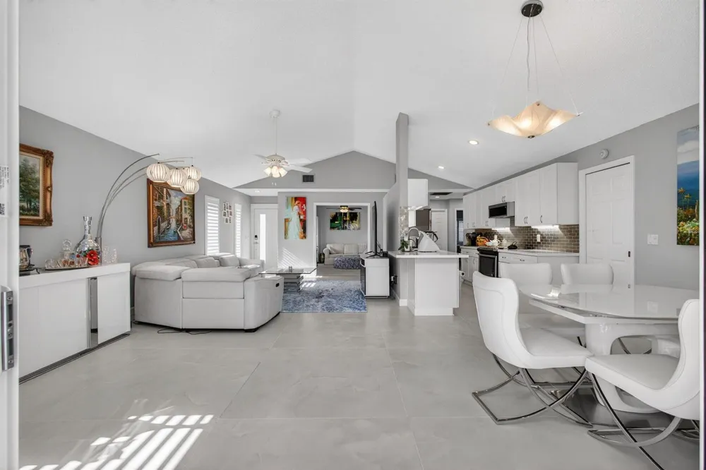 7198 SE Quincy Terrace Hobe Sound, FL 33455
