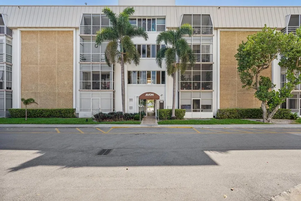 3040 NE 16th Avenue #402 Oakland Park, FL 33334