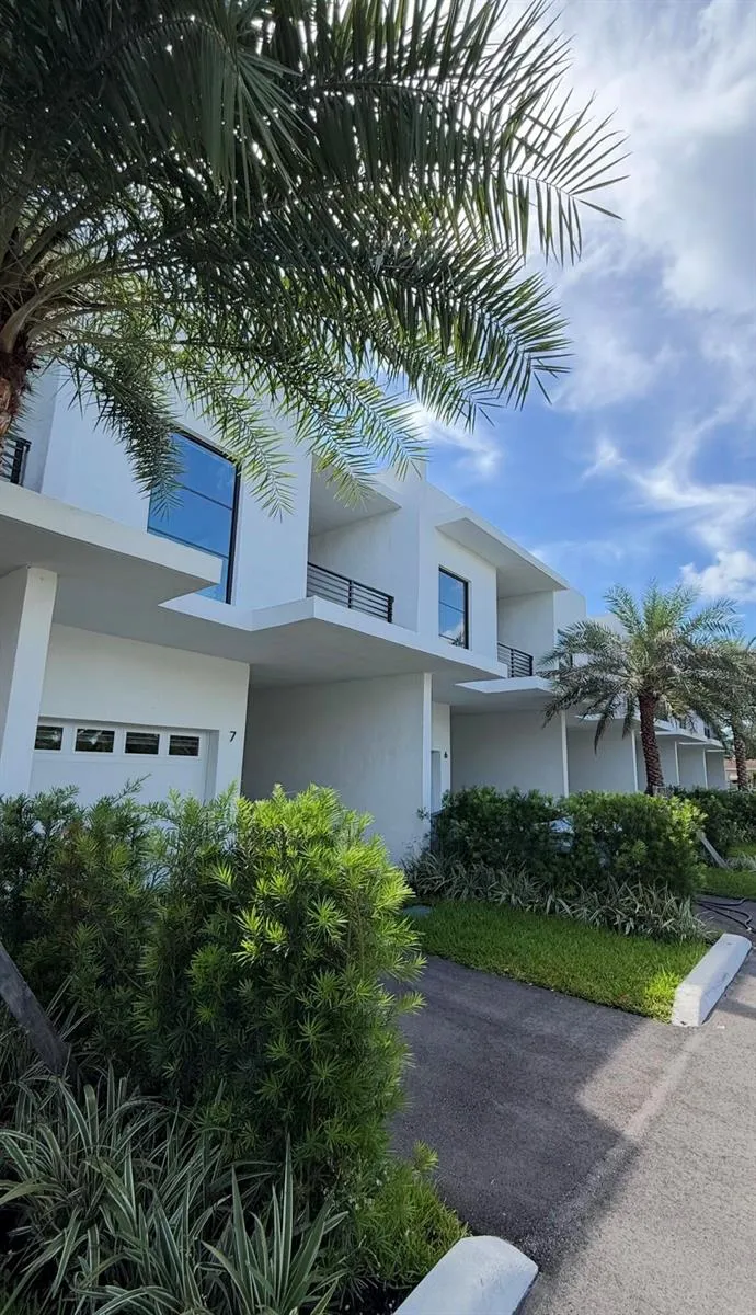 2511 Pierce Street #2 Hollywood, FL 33020