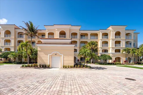 36 Harbour Isle Drive W #106