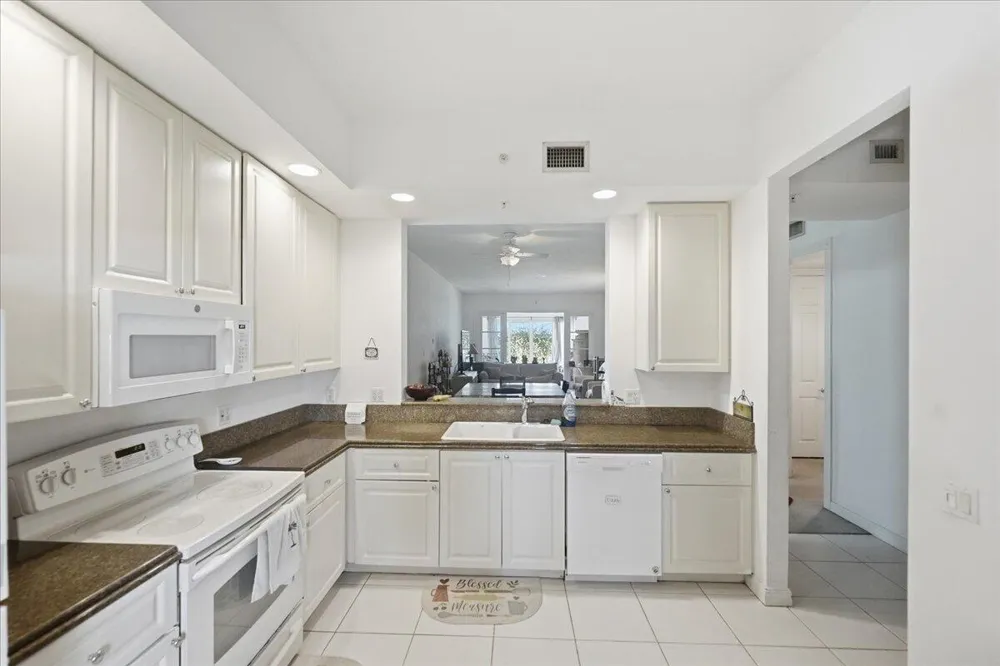 36 Harbour Isle Drive W #106 Fort Pierce, FL 34949
